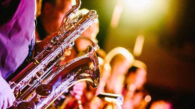 She packed her seven versalia, put her initial into the belt and made herself